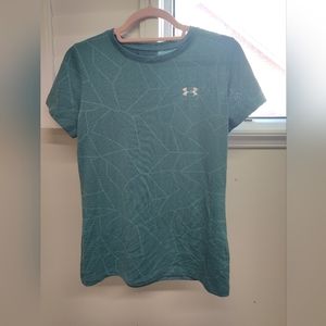 2 t-shirts small & 1 sport short xsmall